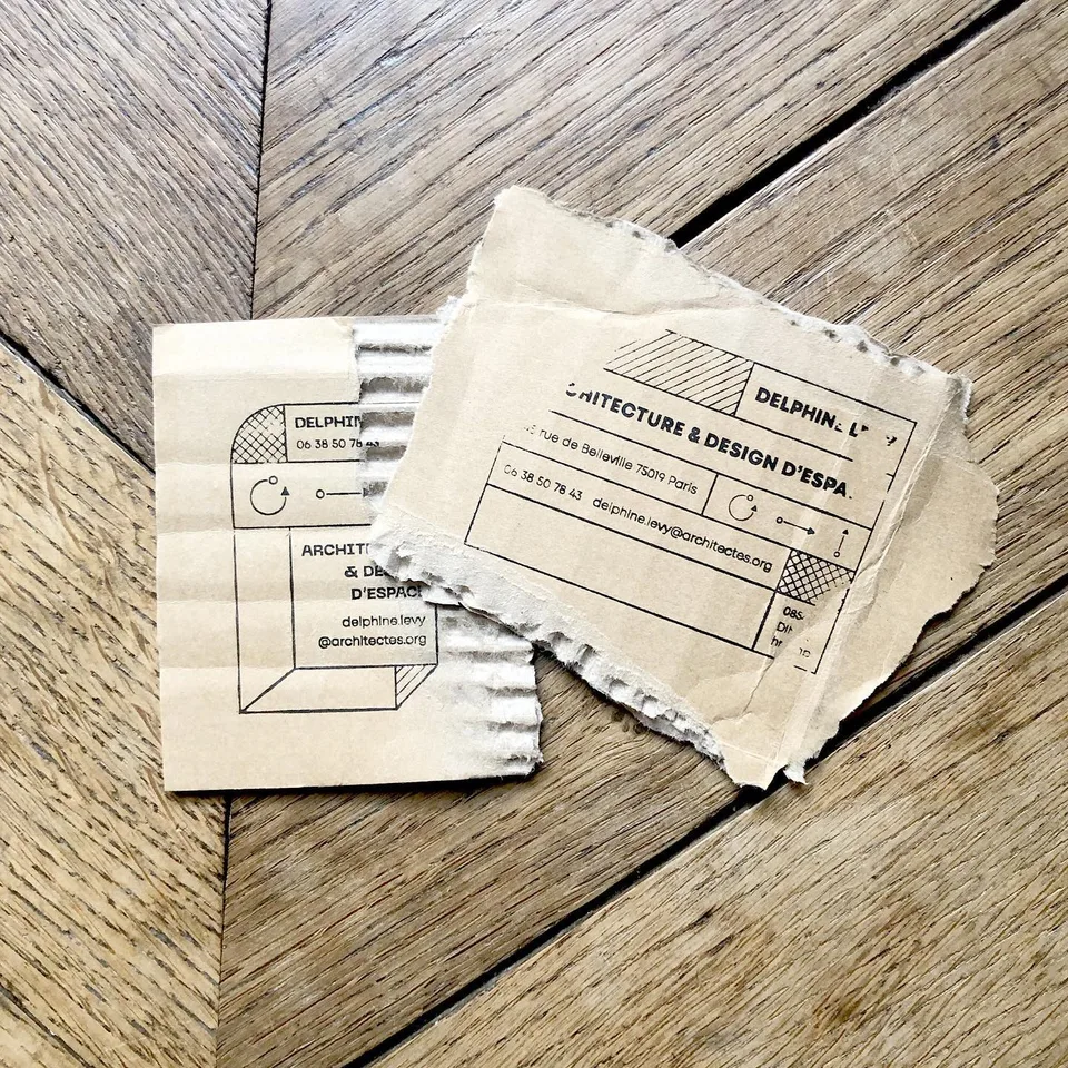 Cartes de Delphine Levy imprimées sur carton ondulé déchiré